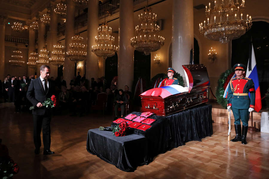 2022-04-08t102220z_857186642_rc2xit919xkl_rtrmadp_3_russia-zhirinovsky-funeral-service-pic_32ratio_900x600-900x600-30564 Владимир Жириновский, биография, жизненный путь, исторические прозрения и культурное наследие