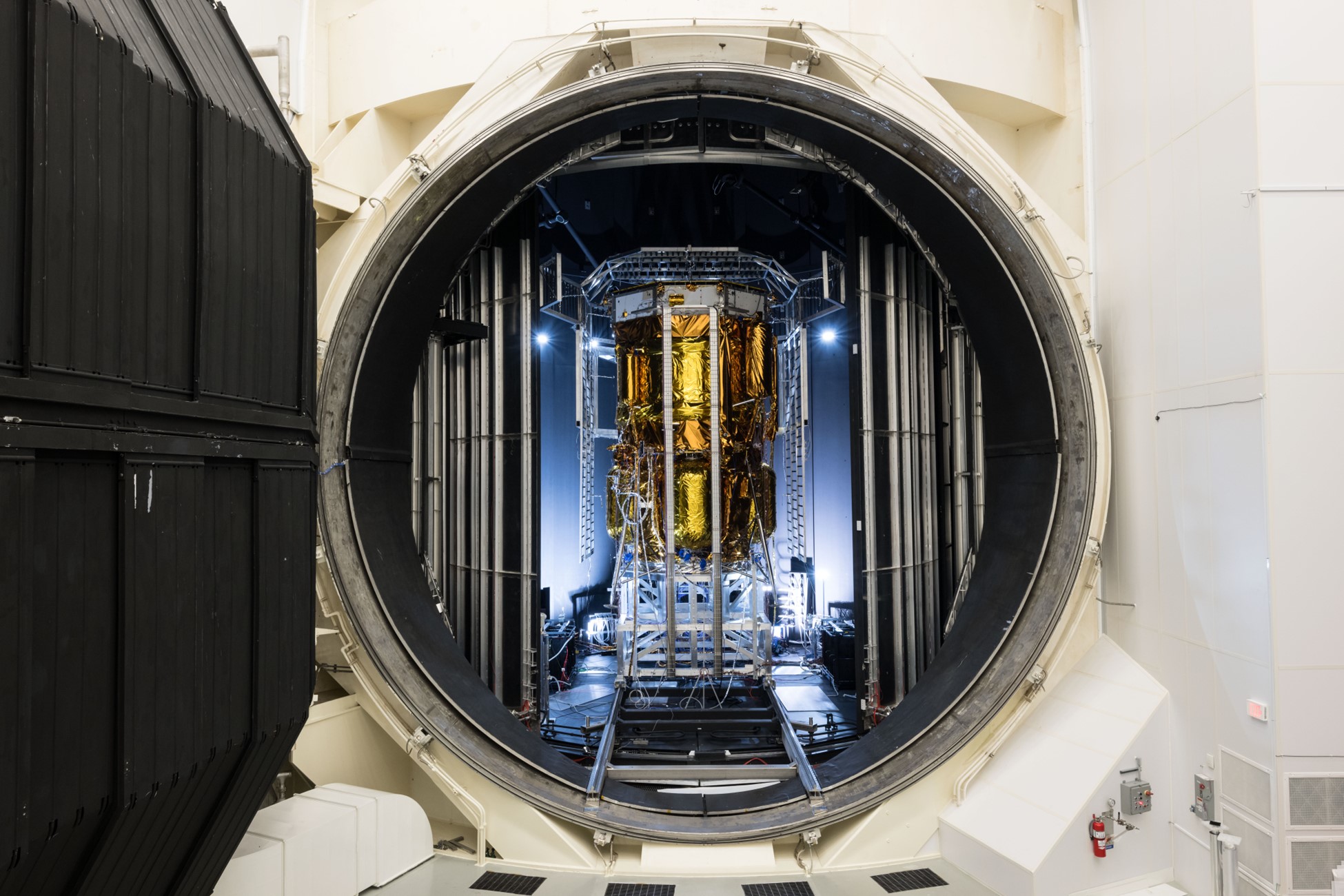 Тестовый лунный аппарат Blue Moon Mark 1 в вакуумной камере NASA