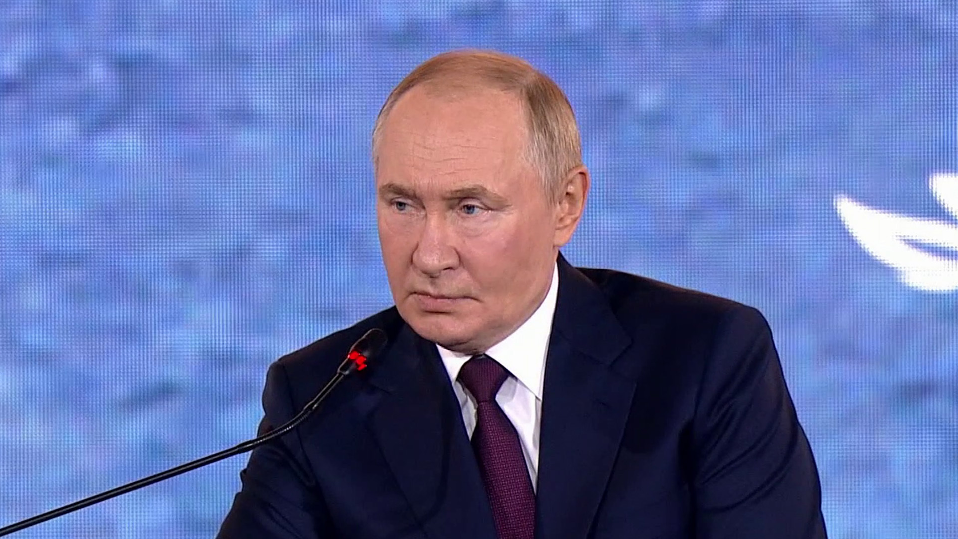 Путин предложил продлить выплату за третьего ребенка до 2030 года