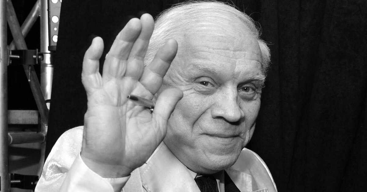 Евгений Броневицкий — сооснователь и вокалист «Поющих гитар»