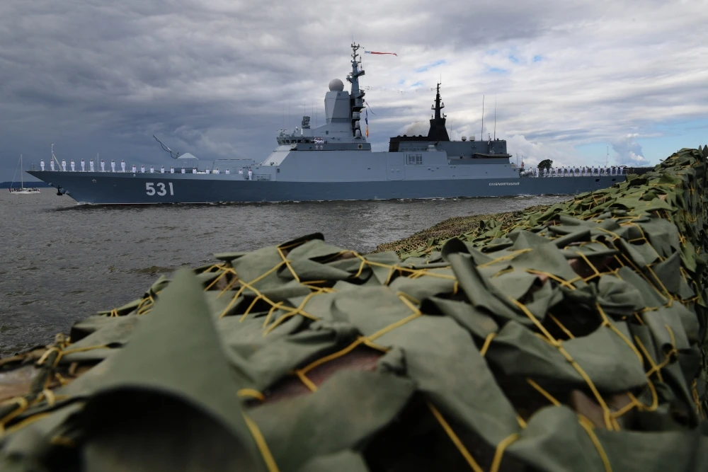 МИД России вызвал посла Дании из-за маневров вертолета над корветом
