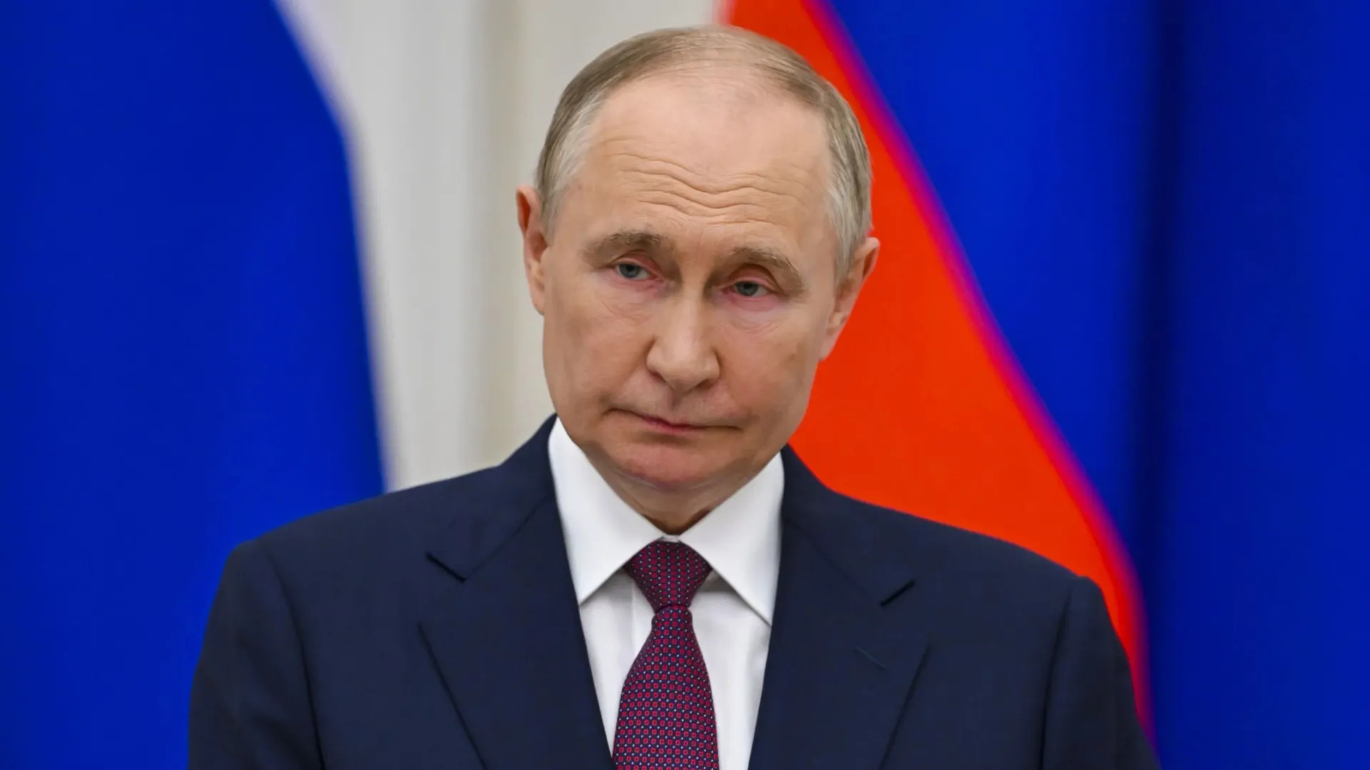 Путин поручил обеспечить безопасность Калининградской области