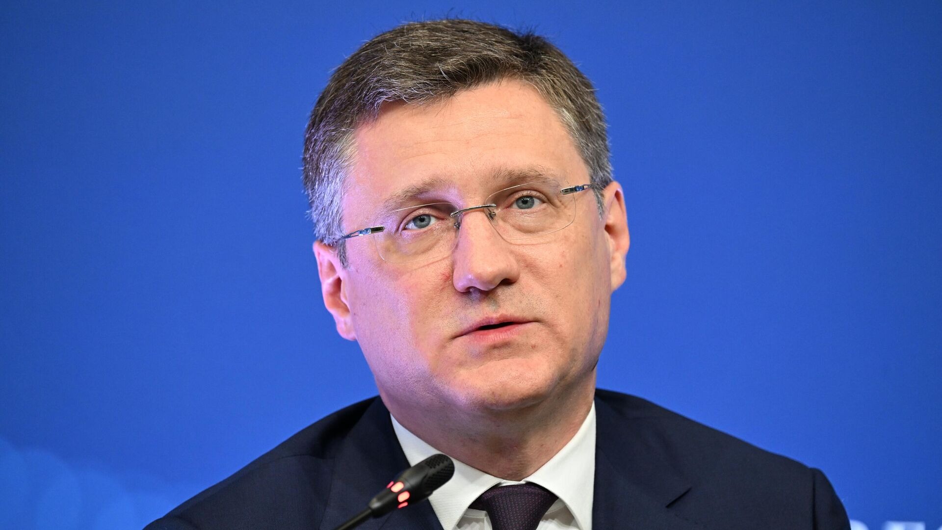 Новак призвал направлять долгосрочные сбережения в инвестиции