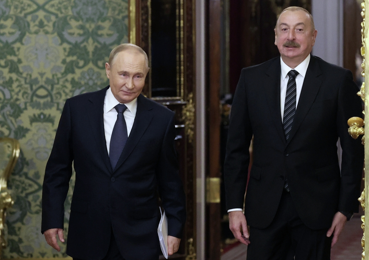 Путин и Алиев вместе покинули зал Каспийского саммита
