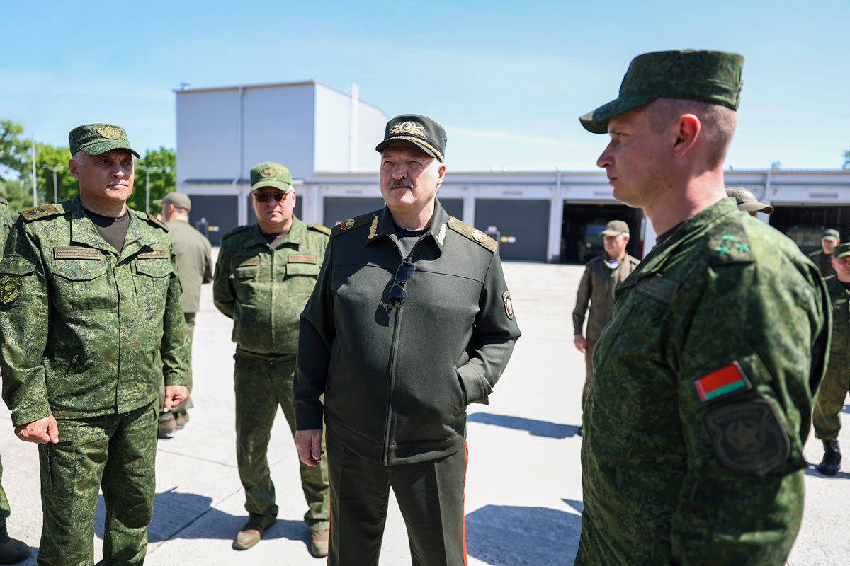 Лукашенко 16 октября поручил расширять сеть ополчения
