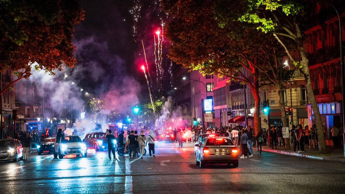Во Франции беспорядки сопровождались разграблением магазинов