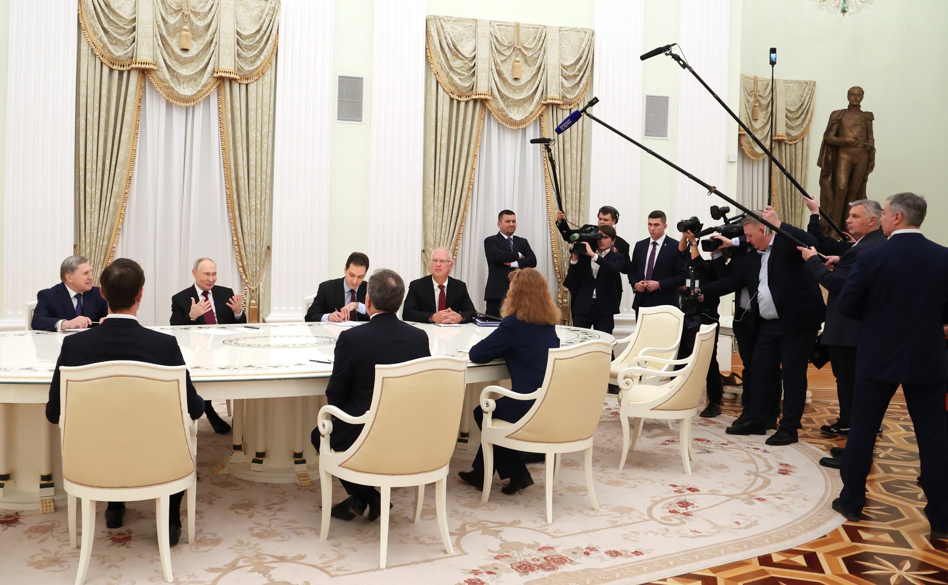 Путин и Уиткофф обсуждают урегулирование конфликтов и сотрудничество России и США