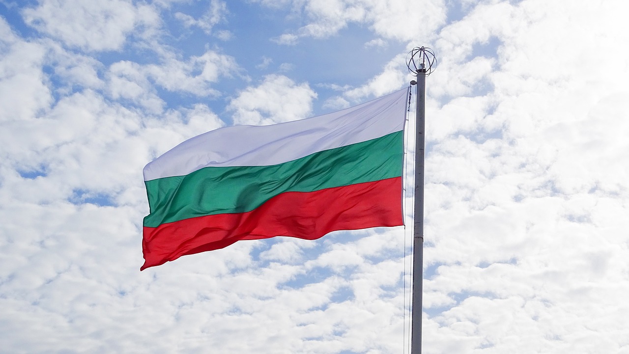 Йотова лидирует на выборах в Болгарии с 35,3%