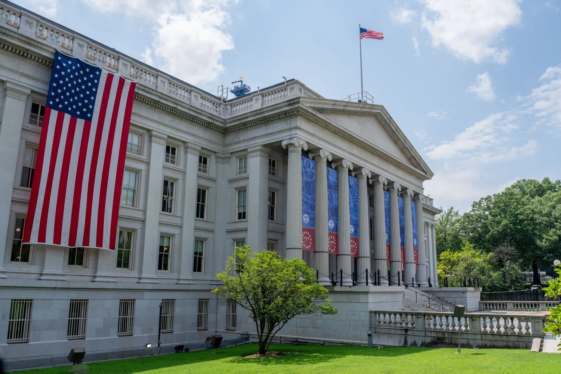 Под санкции Минфина США по КНДР попали 10 человек и организация