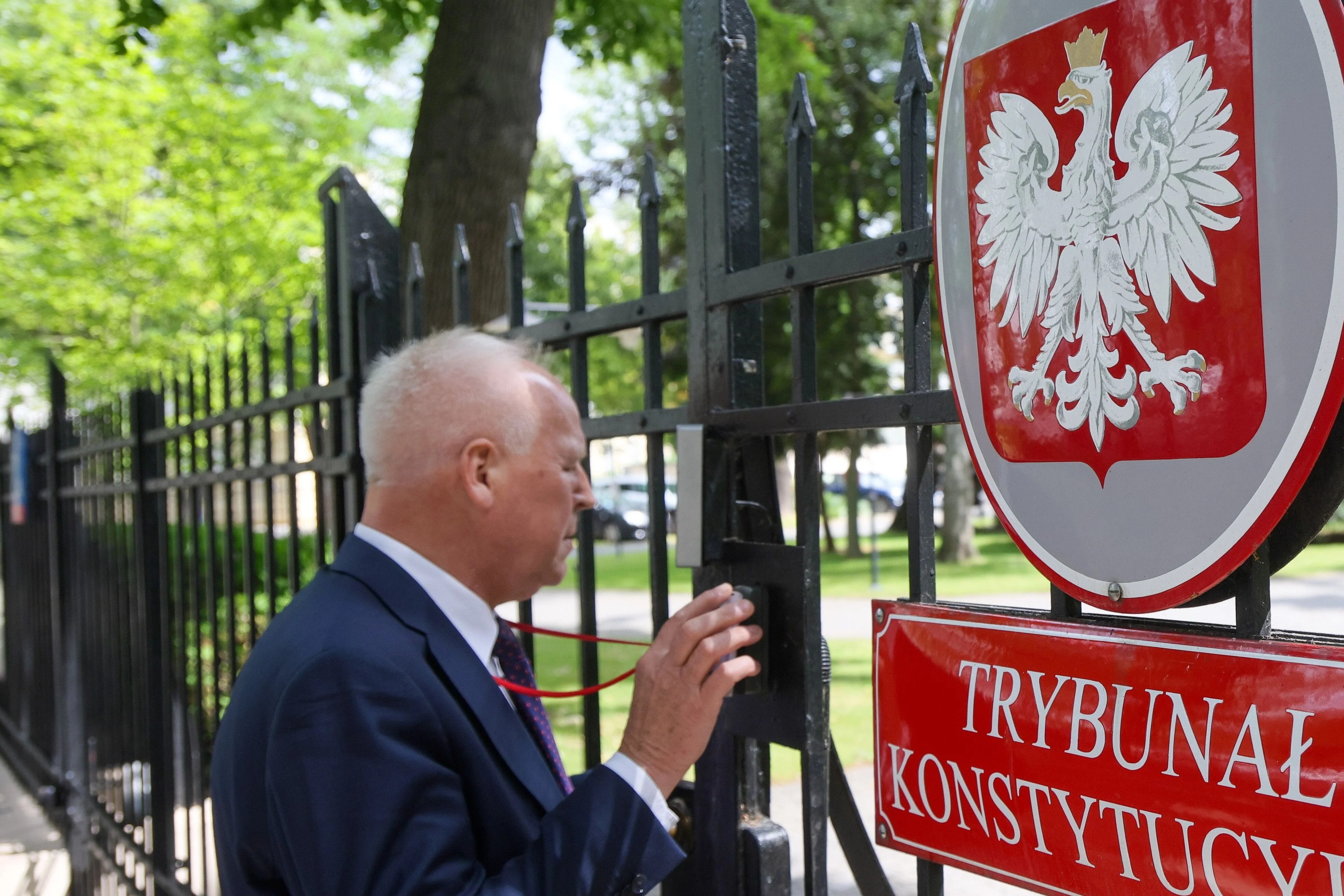 Конституционный трибунал Польши — полиция вошла в здание после столкновений